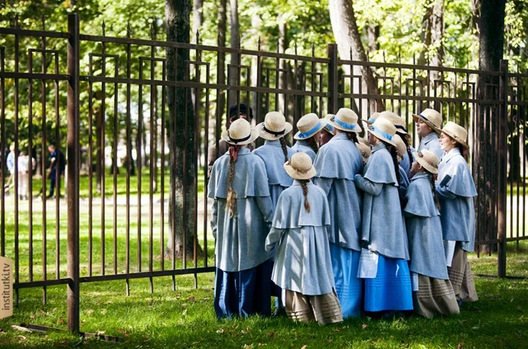 Фоновый кадр с франшизы Институт благородных девиц